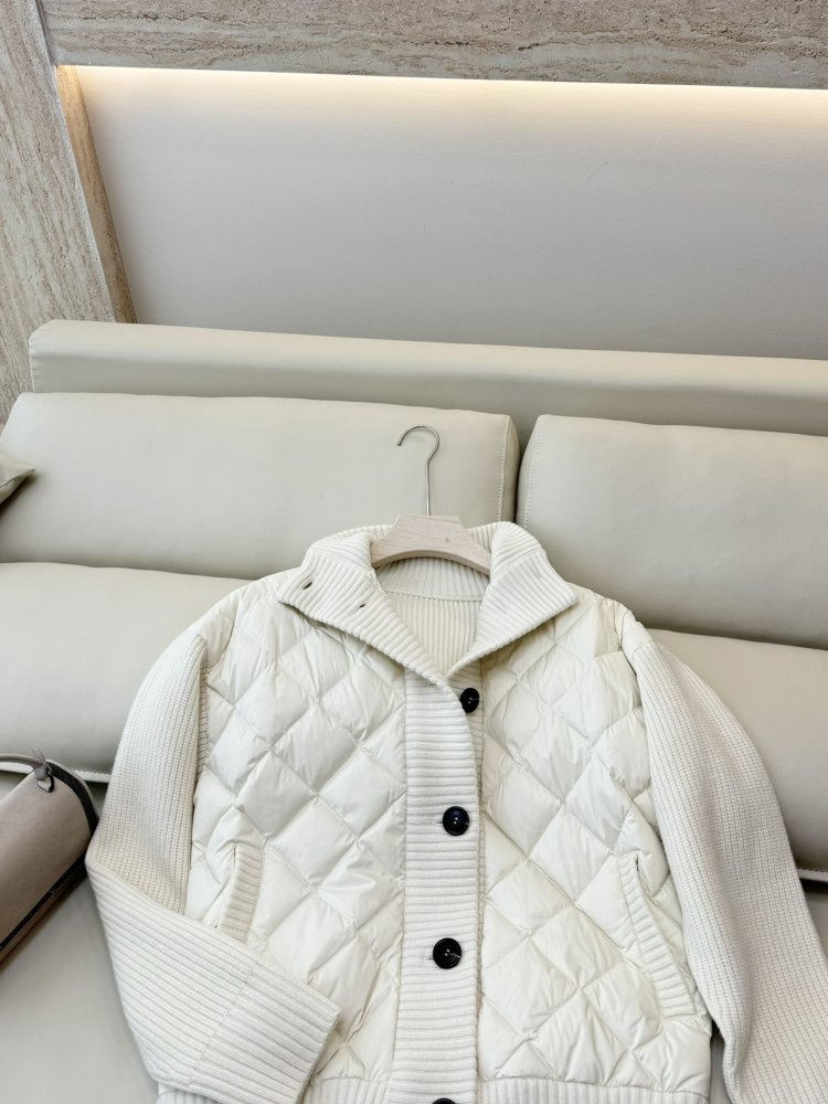 Пуховик женский с кашемировыми рукавами фото 7