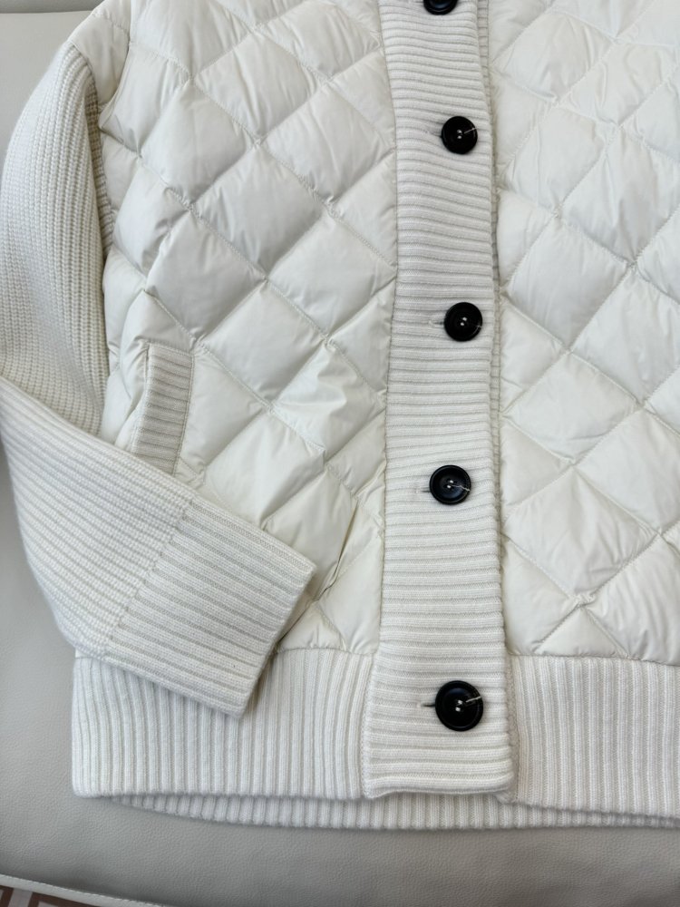 Пуховик женский с кашемировыми рукавами фото 8