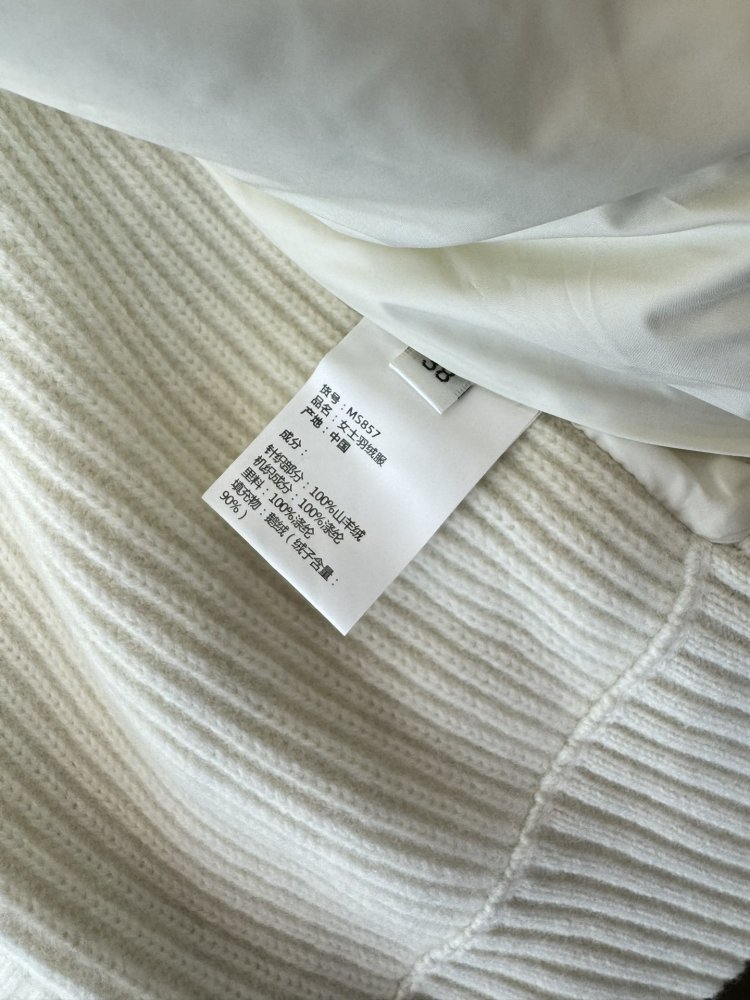 Пуховик женский с кашемировыми рукавами фото 9