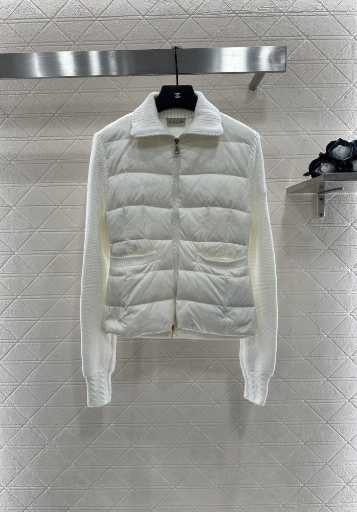 Пуховик женский с шерстяными рукавами