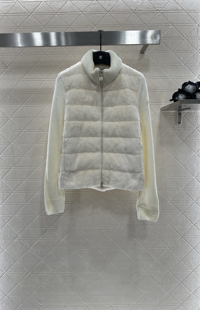 Пуховик женский с шерстяными рукавами