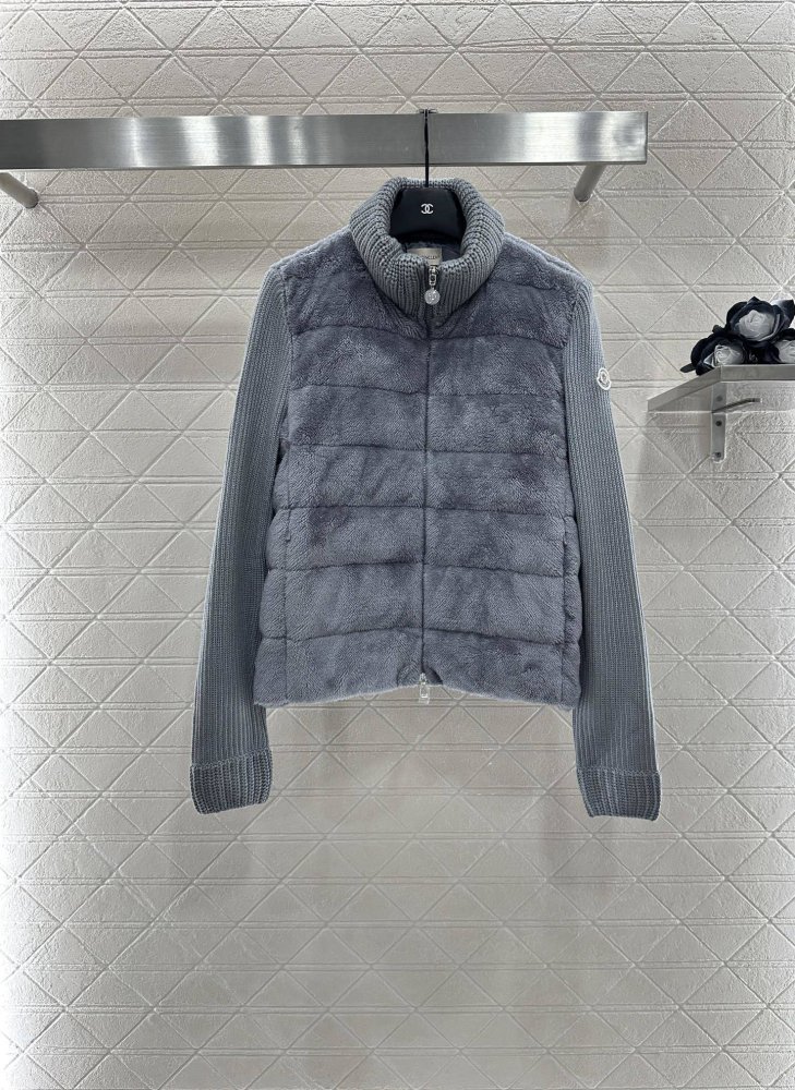 Пуховик женский с шерстяными рукавами