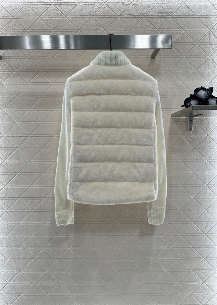 Пуховик женский с шерстяными рукавами фото 2