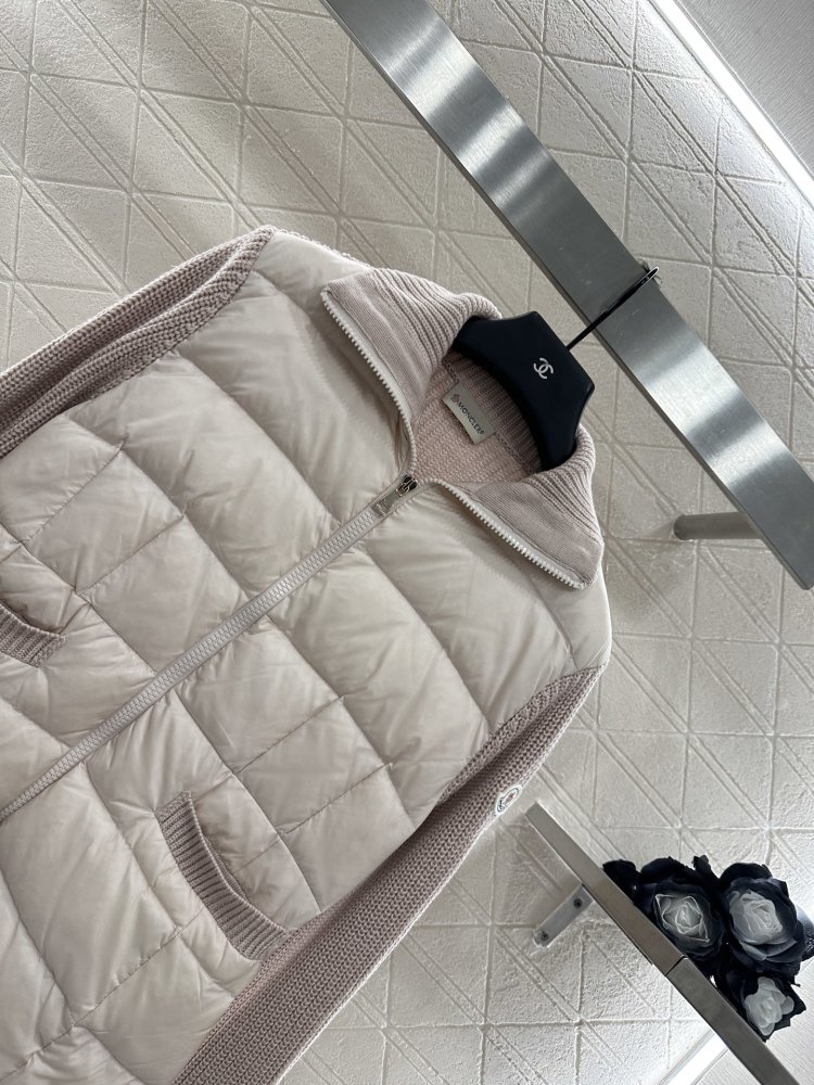 Пуховик женский с шерстяными рукавами фото 3