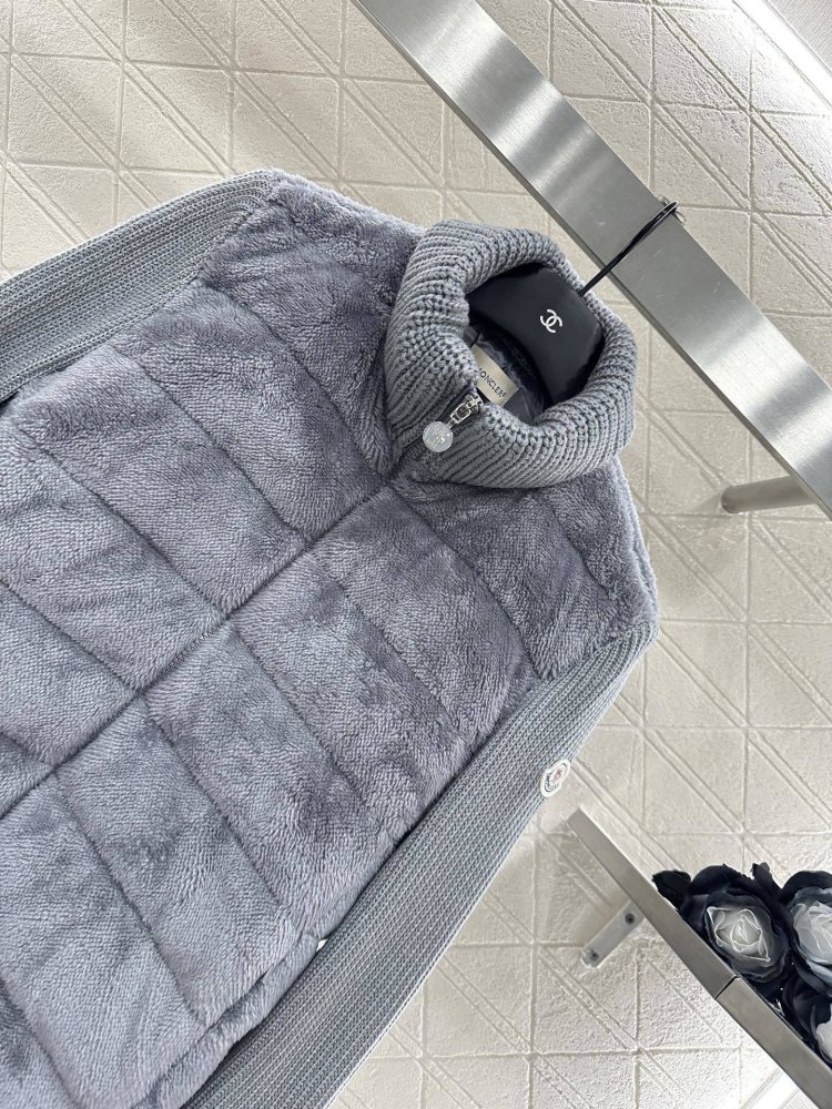 Пуховик женский с шерстяными рукавами фото 3