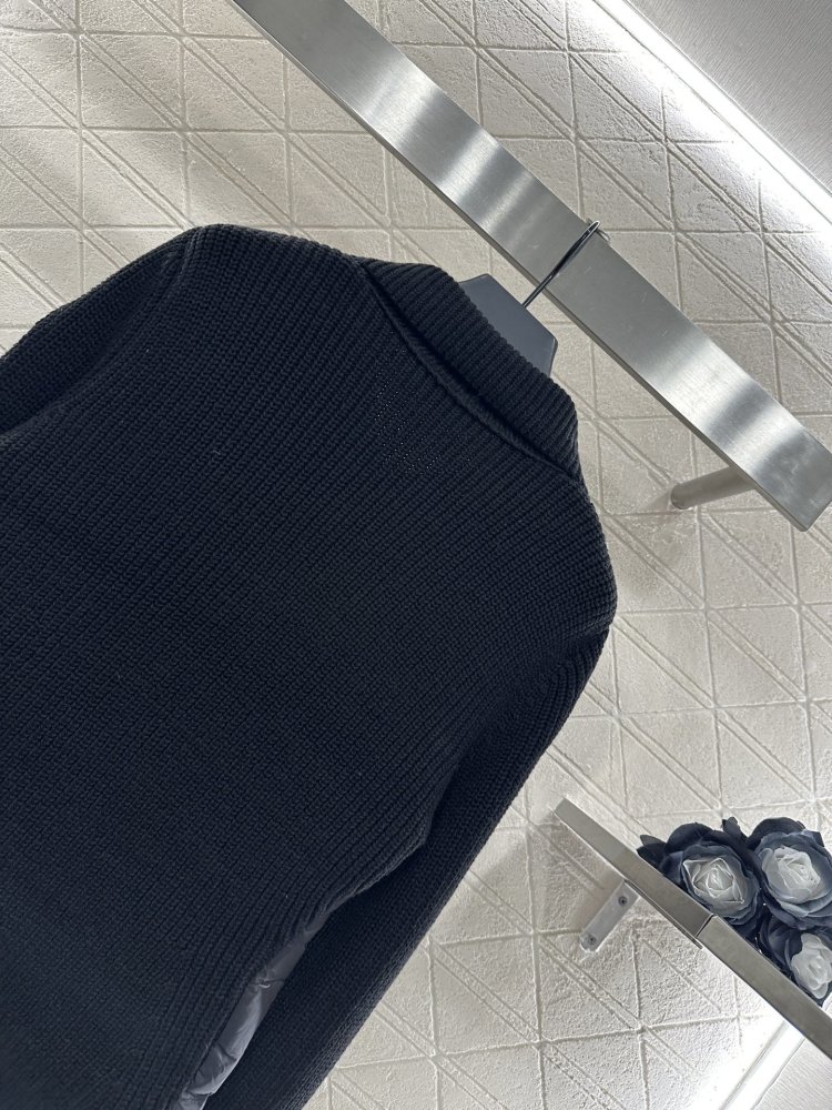 Пуховик женский с шерстяными рукавами фото 4