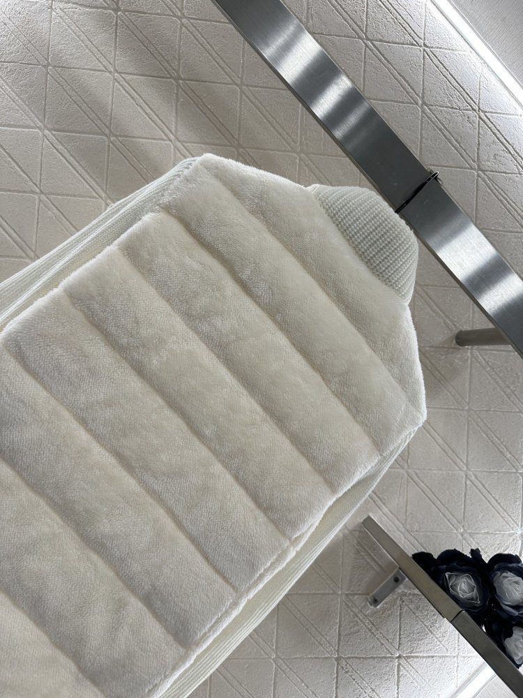 Пуховик женский с шерстяными рукавами фото 4