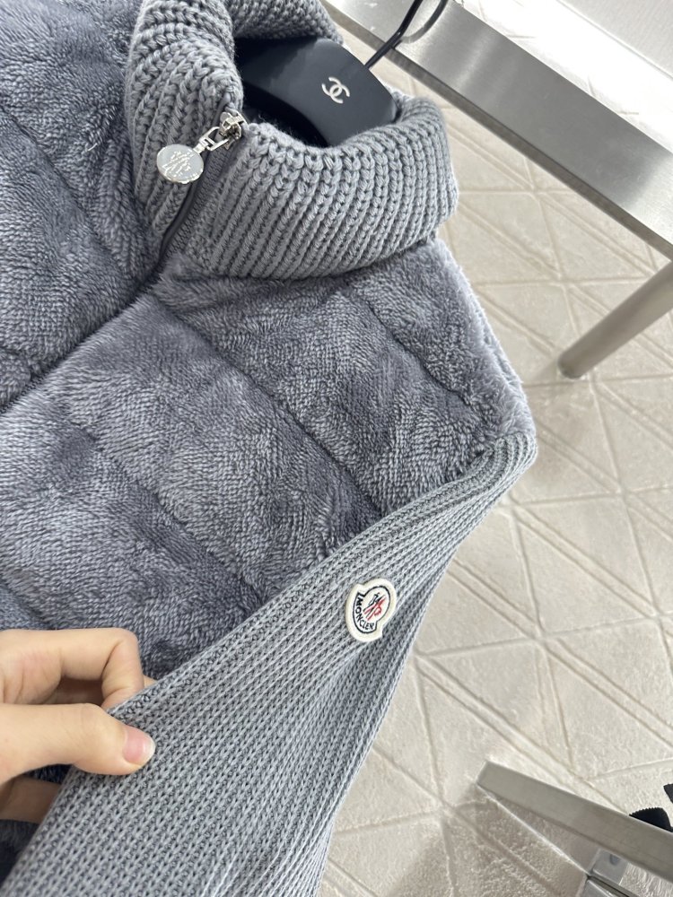 Пуховик женский с шерстяными рукавами фото 4