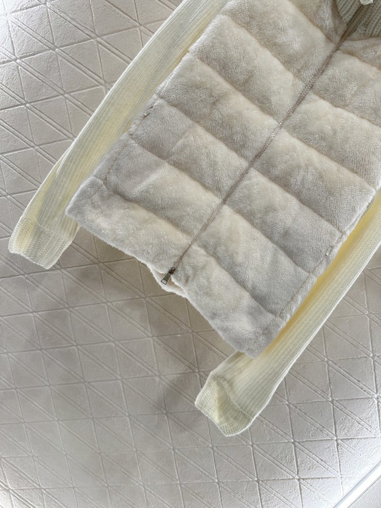 Пуховик женский с шерстяными рукавами фото 5