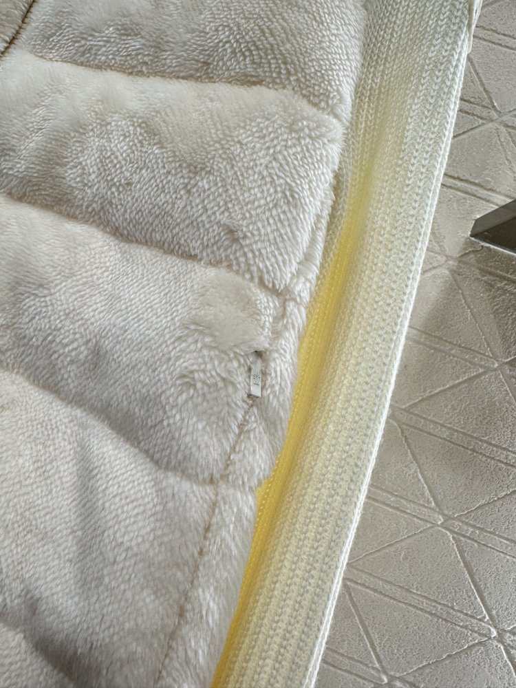 Пуховик женский с шерстяными рукавами фото 6