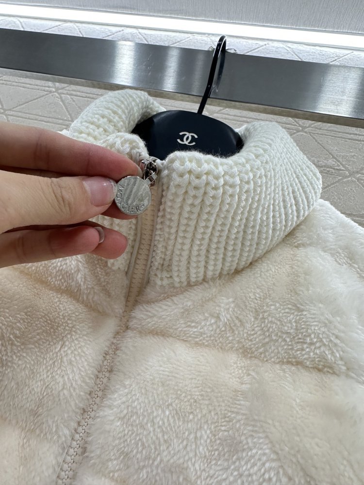 Пуховик женский с шерстяными рукавами фото 7