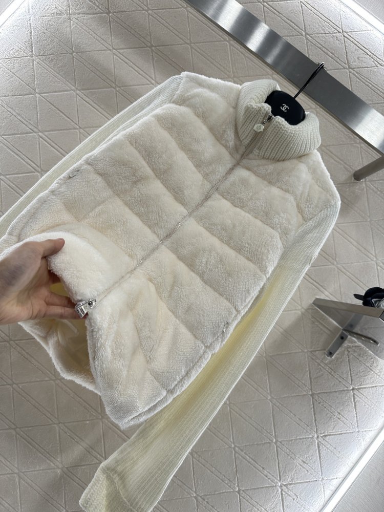 Пуховик женский с шерстяными рукавами фото 8