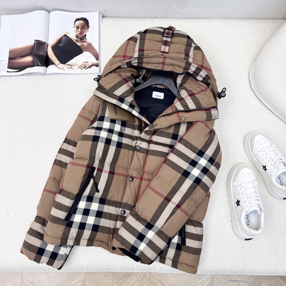 Down jacket female with removable sleeves