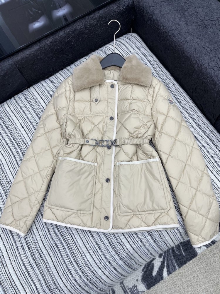 Пуховик жіночий зі съёмным хутряним коміром