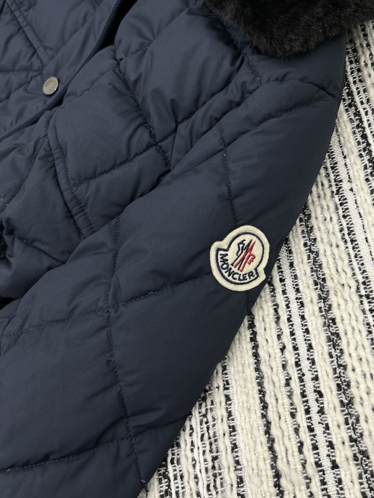 Пуховик жіночий зі съёмным хутряним коміром фото 5