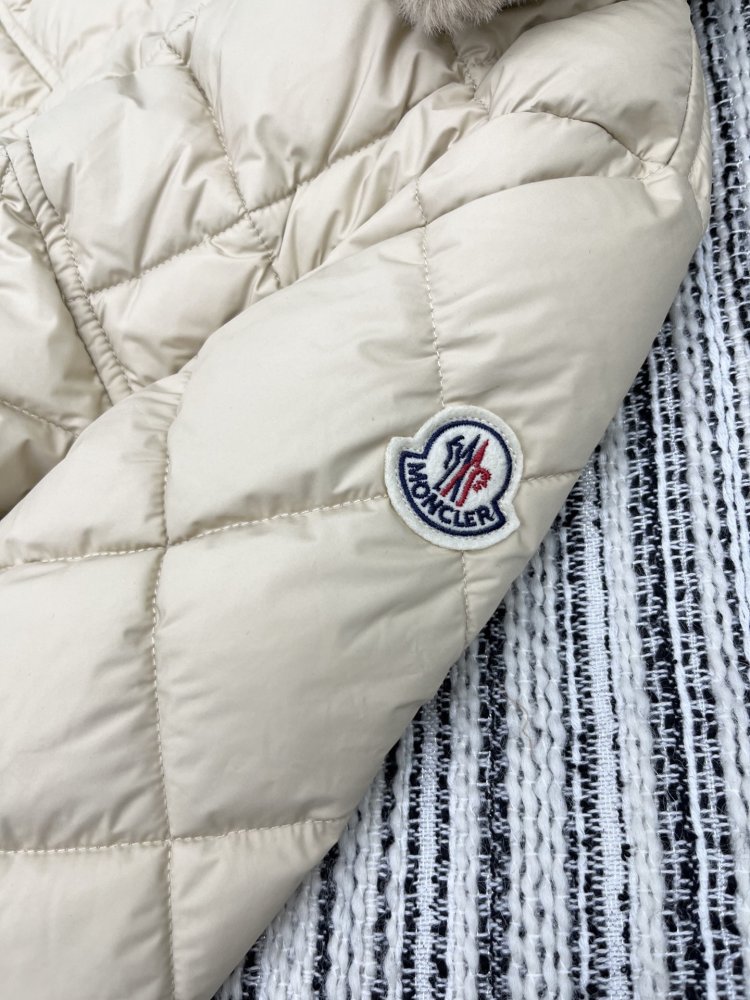 Пуховик жіночий зі съёмным хутряним коміром фото 5