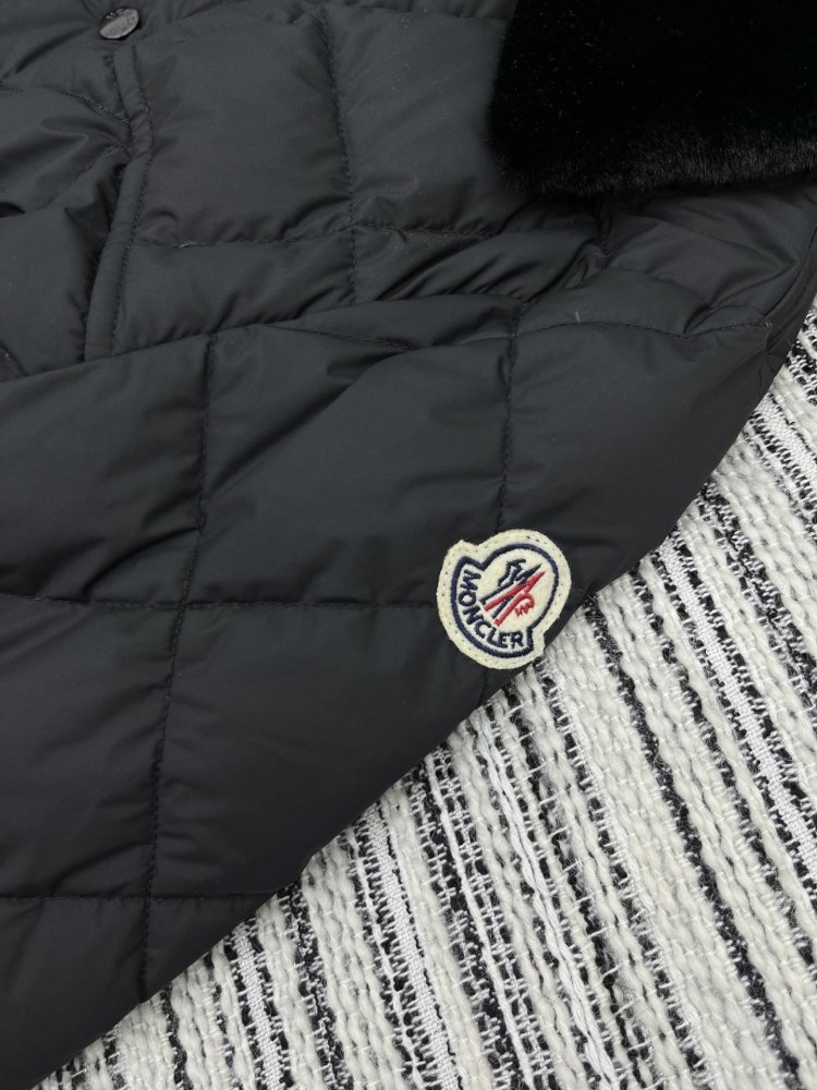 Пуховик жіночий зі съёмным хутряним коміром фото 8