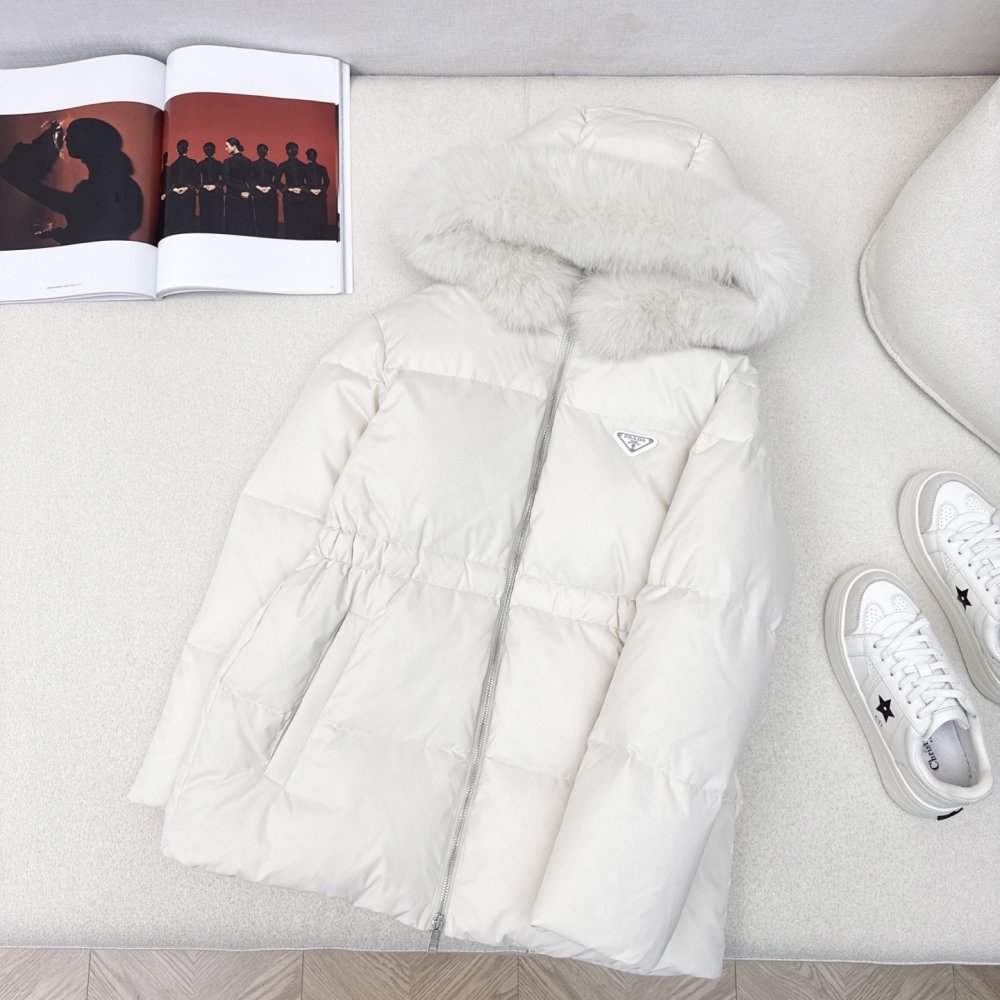 Down jacket female, collar hood of fox fur