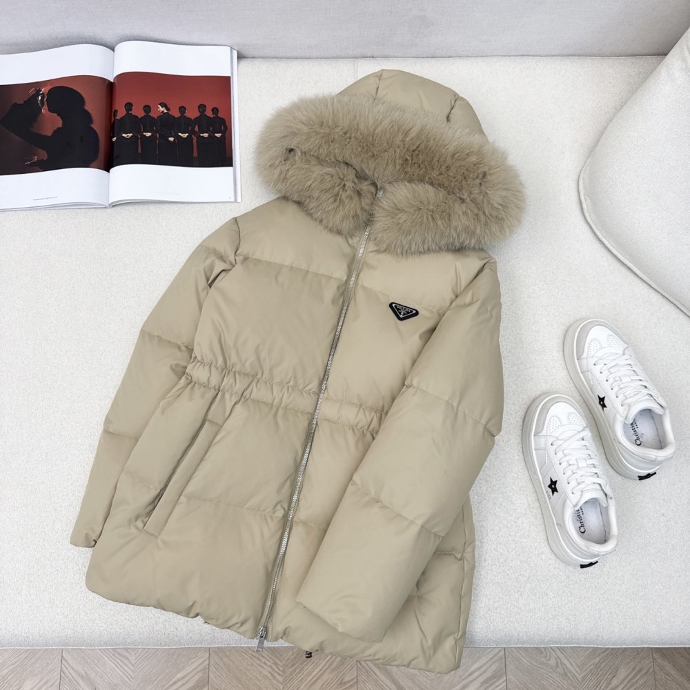 Пуховик женский, воротник капюшона из лисьего меха