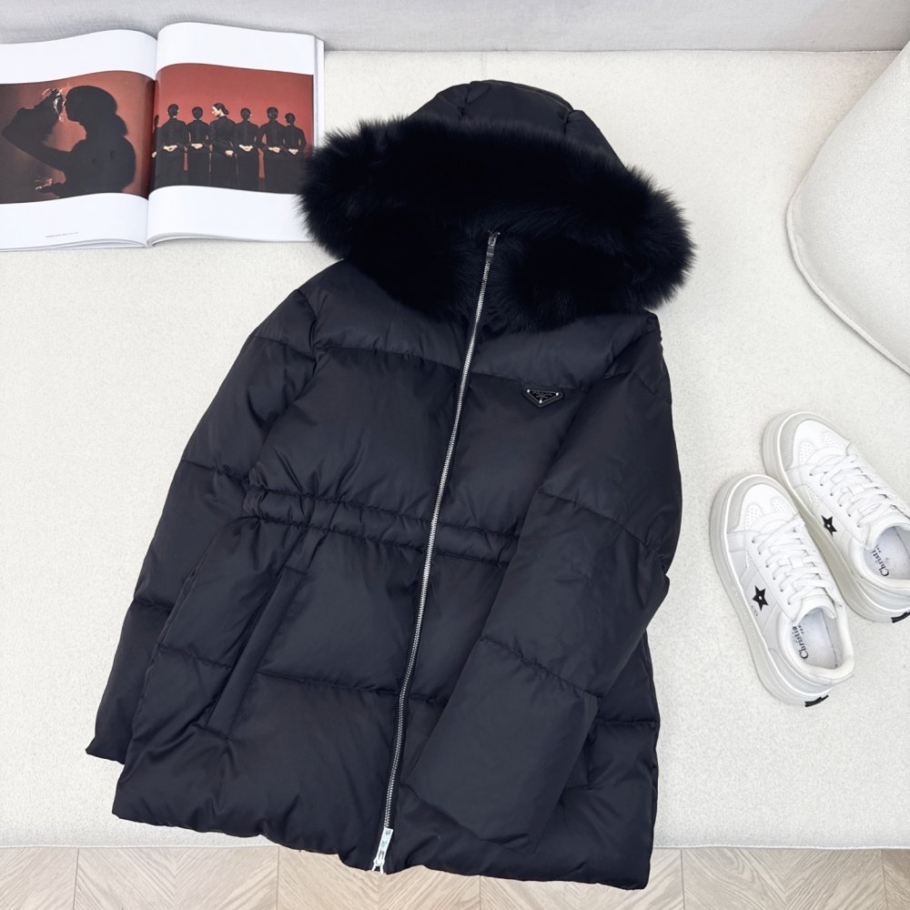 Пуховик женский, воротник капюшона из лисьего меха