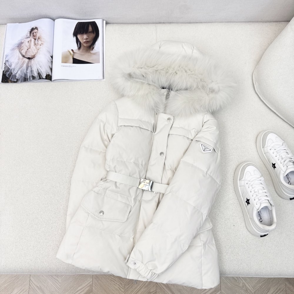 Down jacket female, collar hood of fox fur