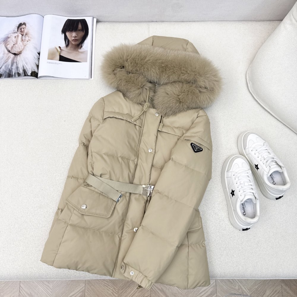 Пуховик женский, воротник капюшона из лисьего меха