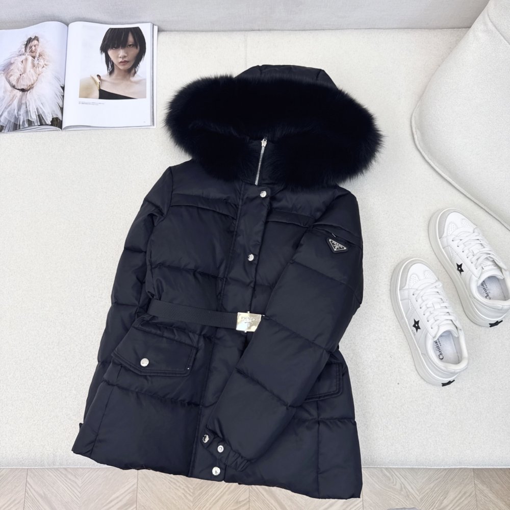 Down jacket female, collar hood of fox fur