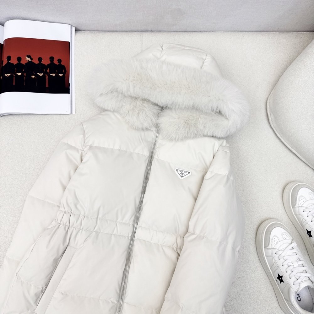 Down jacket female, collar hood of fox fur фото 2