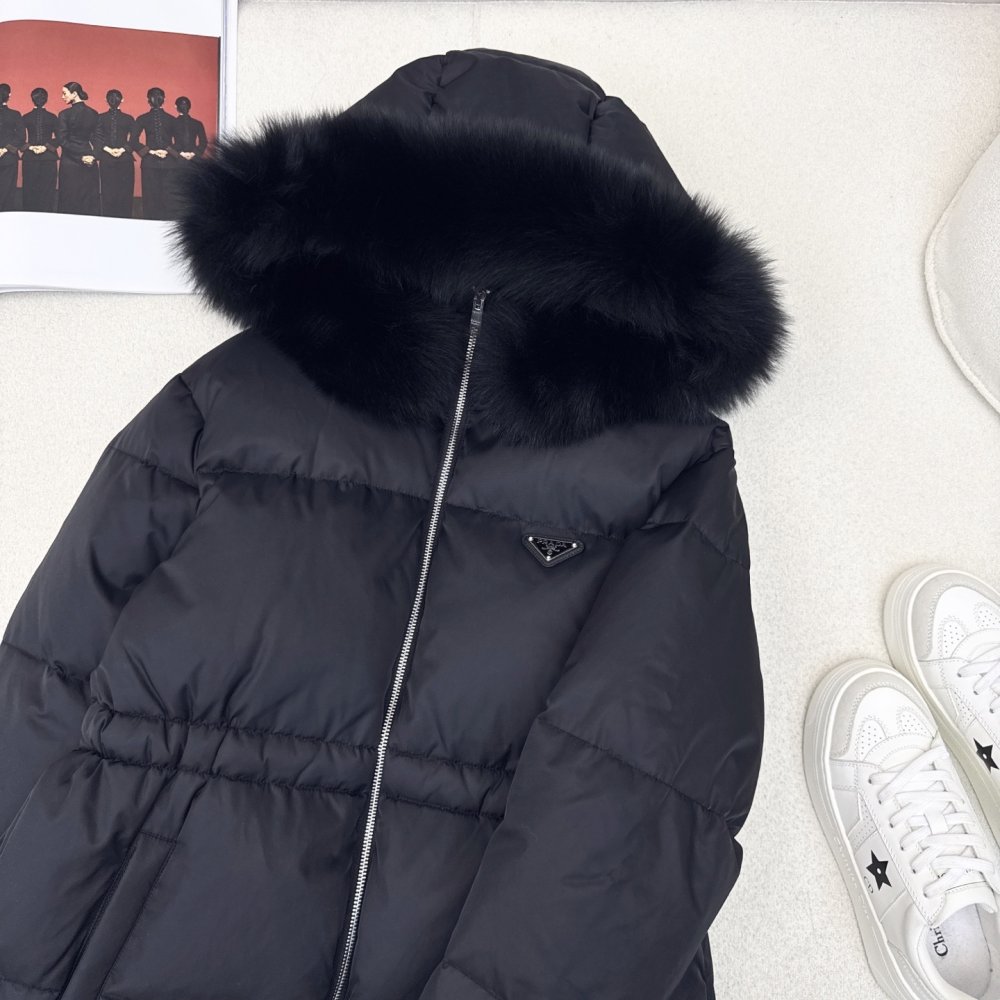 Пуховик женский, воротник капюшона из лисьего меха фото 2