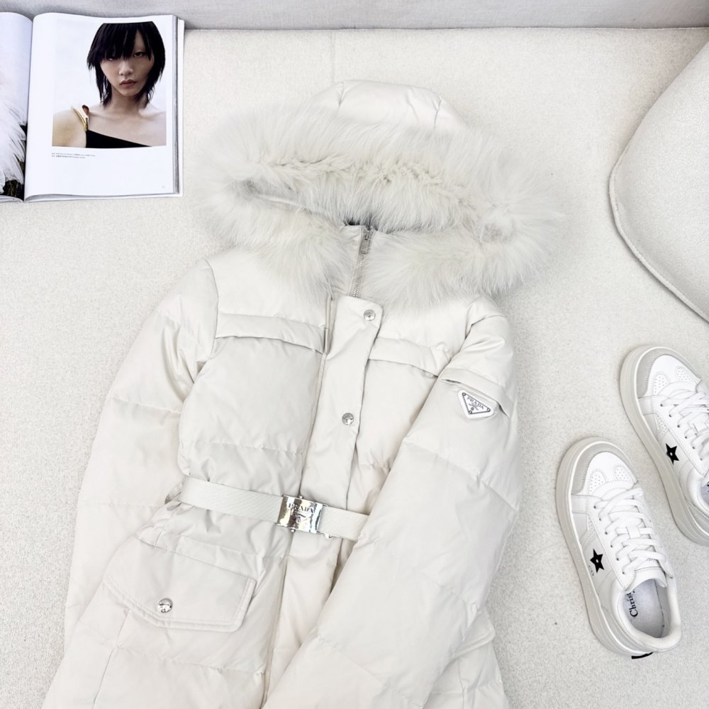 Down jacket female, collar hood of fox fur фото 2