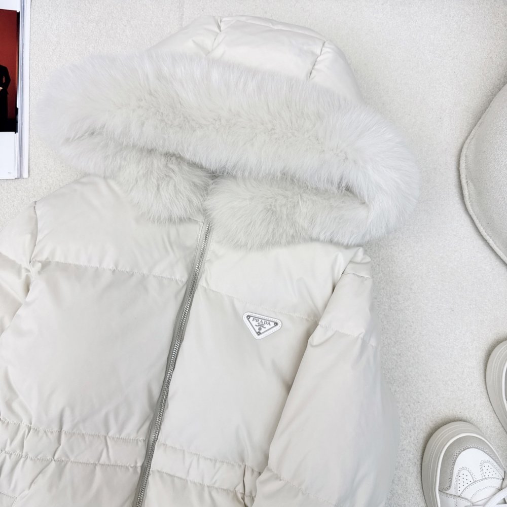 Down jacket female, collar hood of fox fur фото 3