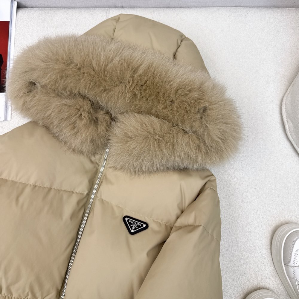 Пуховик женский, воротник капюшона из лисьего меха фото 3