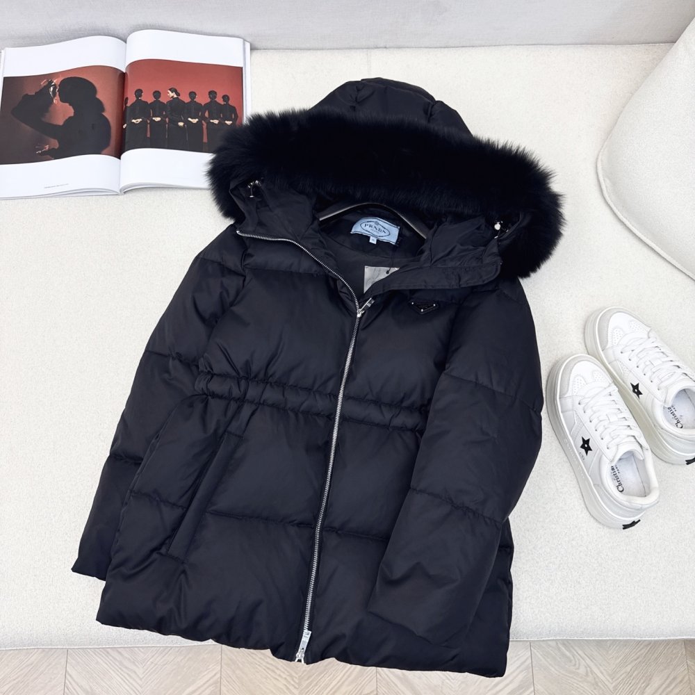 Пуховик женский, воротник капюшона из лисьего меха фото 3