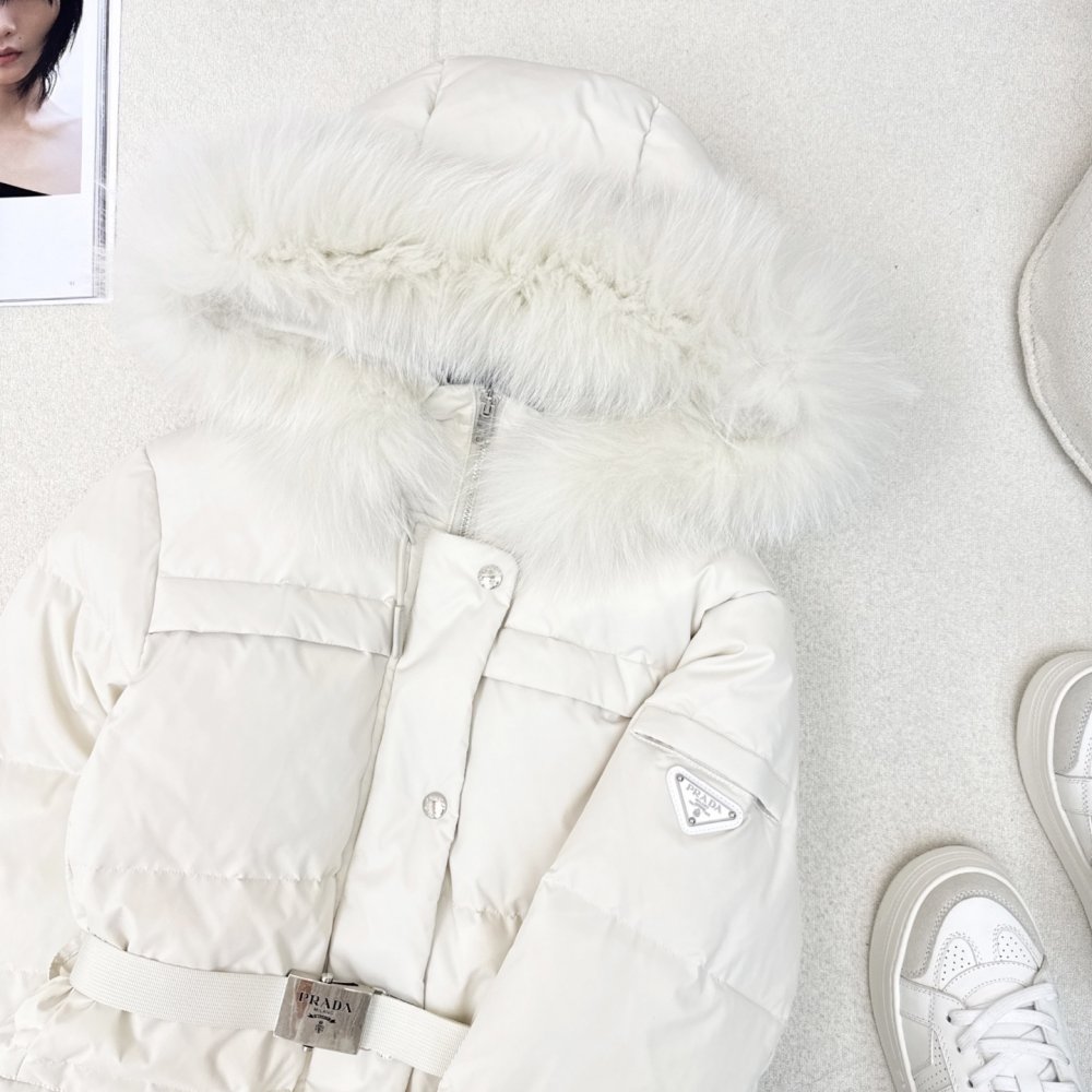 Down jacket female, collar hood of fox fur фото 3