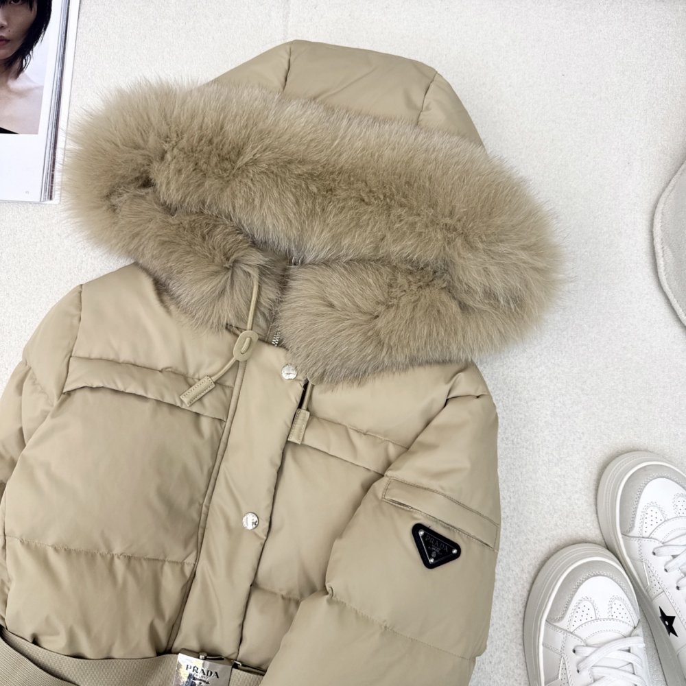 Пуховик женский, воротник капюшона из лисьего меха фото 3