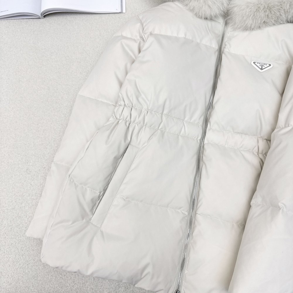 Down jacket female, collar hood of fox fur фото 4