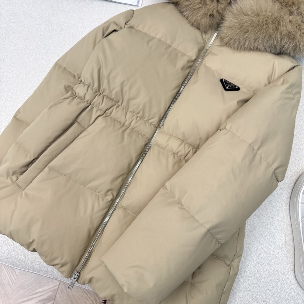 Пуховик женский, воротник капюшона из лисьего меха фото 4