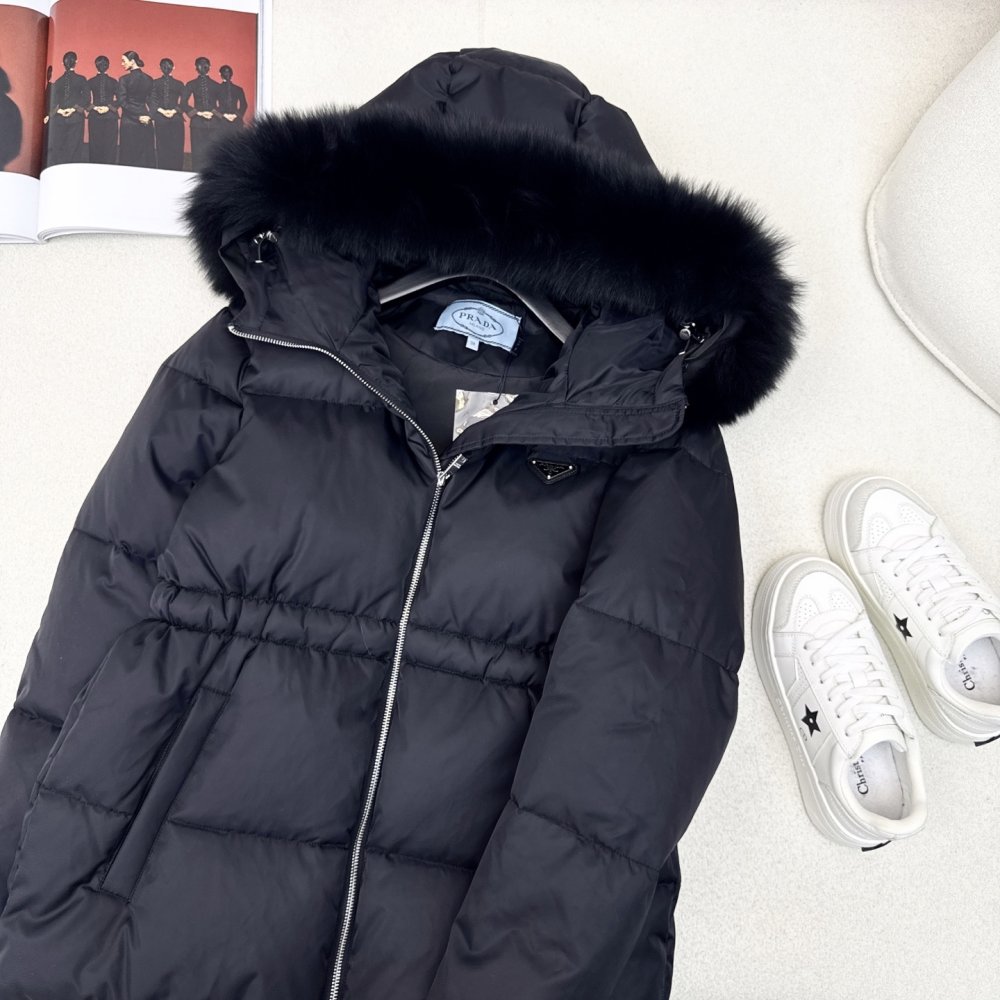 Пуховик женский, воротник капюшона из лисьего меха фото 4