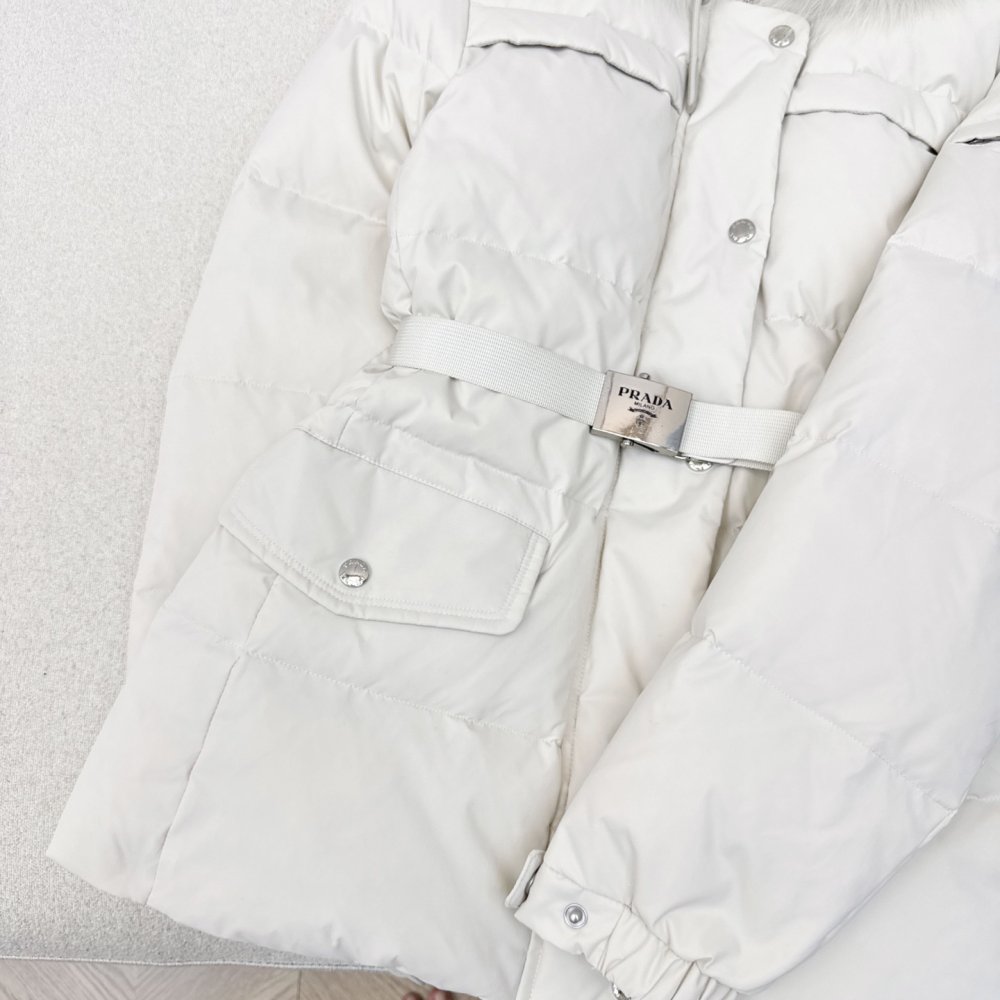 Down jacket female, collar hood of fox fur фото 4