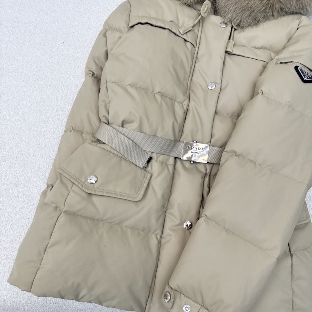 Пуховик женский, воротник капюшона из лисьего меха фото 4