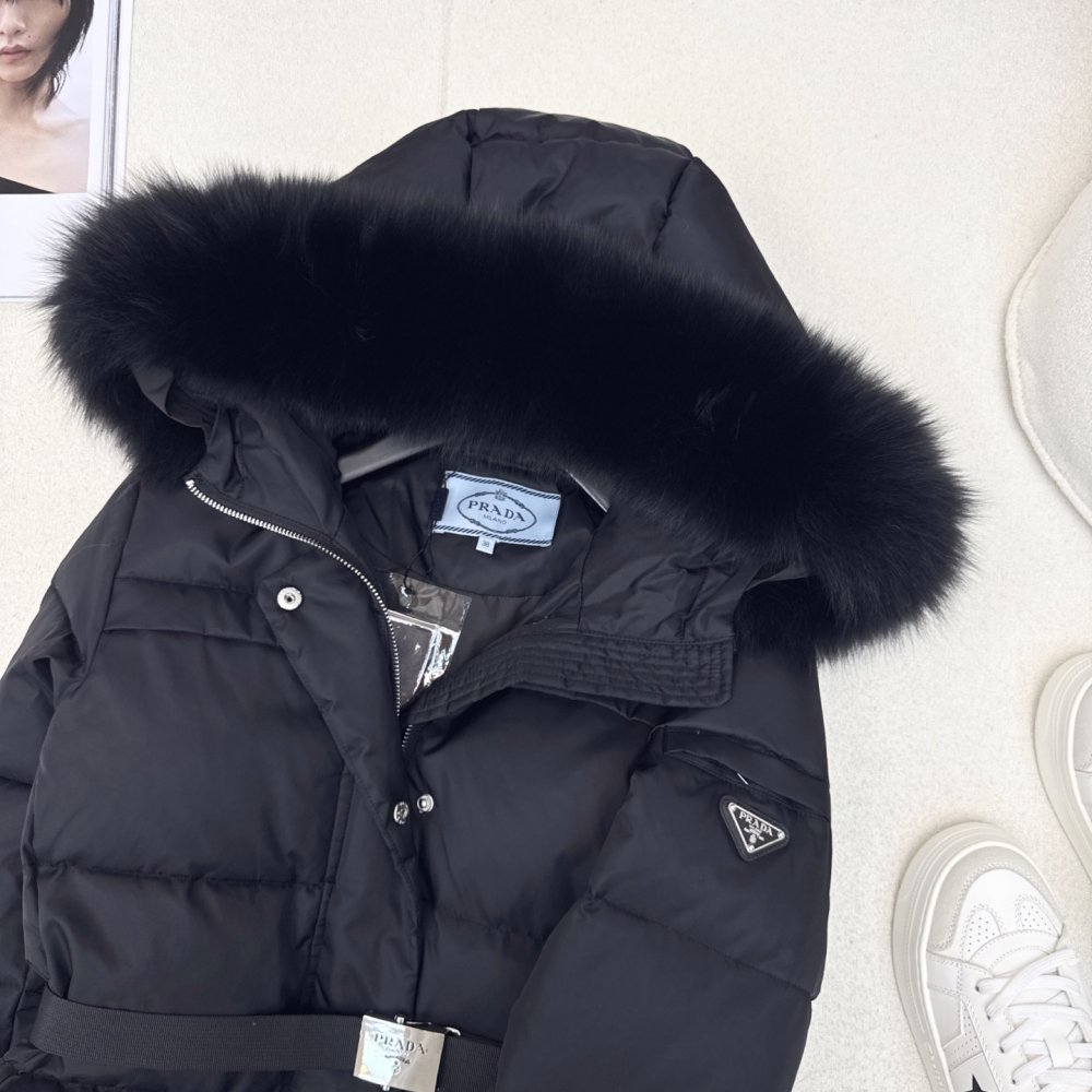 Down jacket female, collar hood of fox fur фото 4
