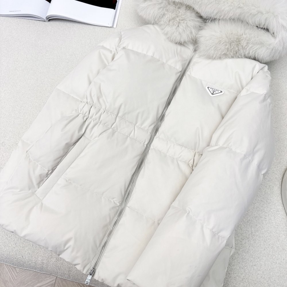 Down jacket female, collar hood of fox fur фото 5