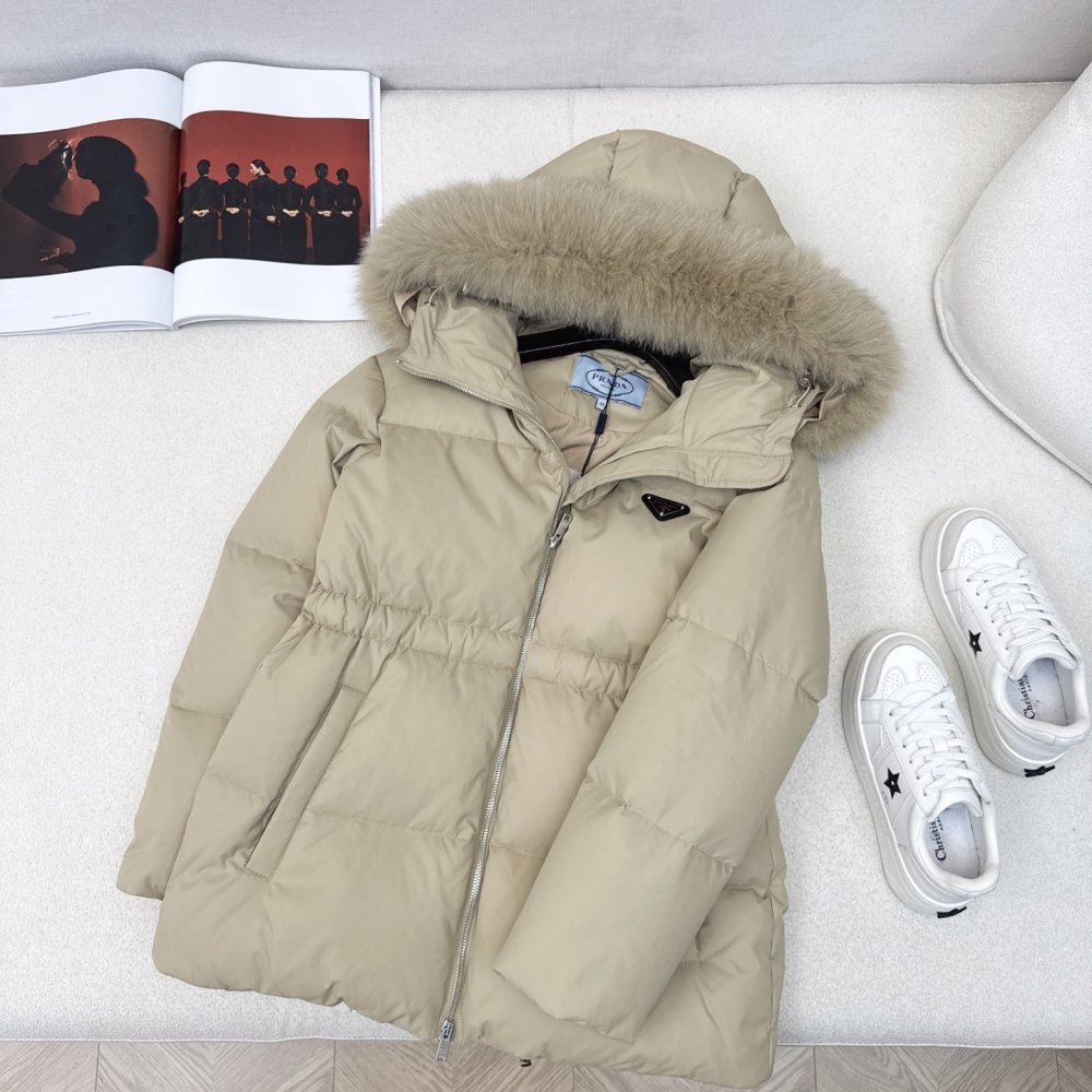 Пуховик женский, воротник капюшона из лисьего меха фото 5