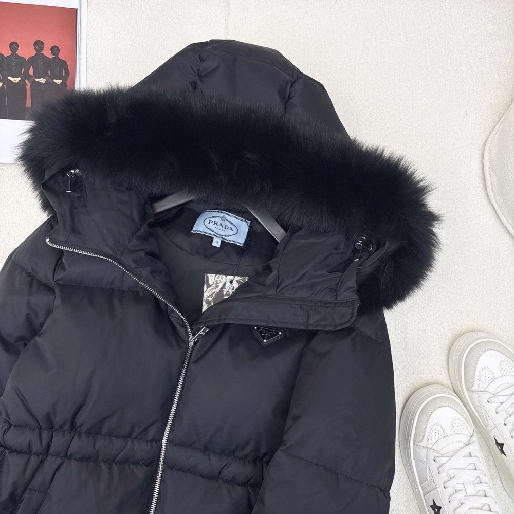 Пуховик женский, воротник капюшона из лисьего меха фото 5