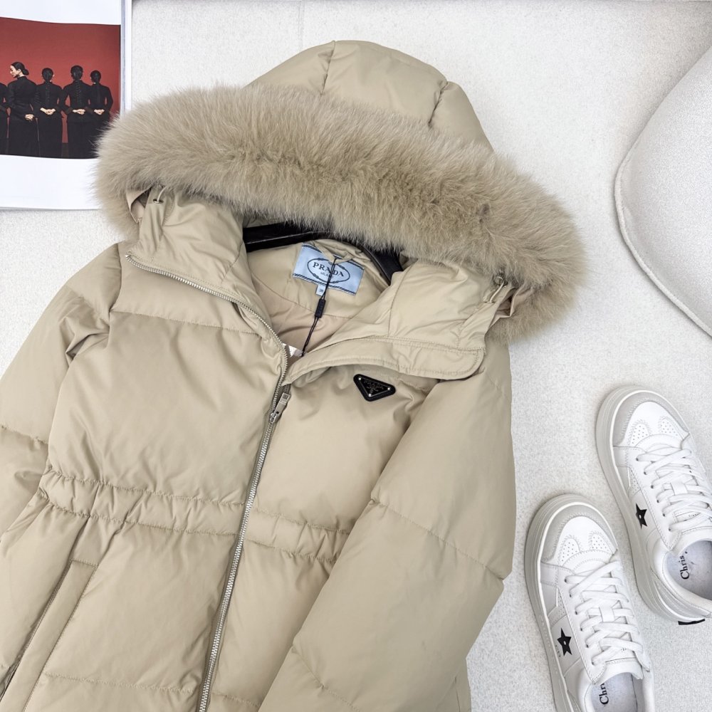 Пуховик женский, воротник капюшона из лисьего меха фото 6