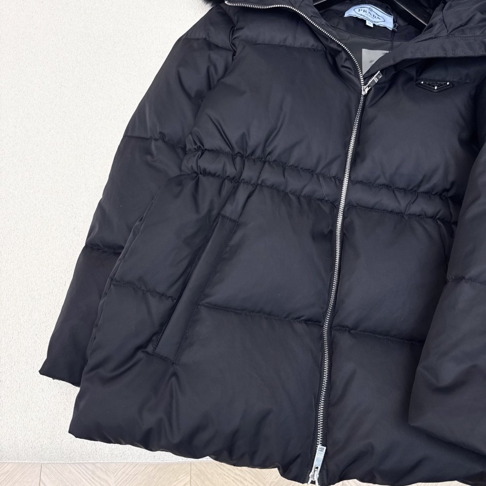 Пуховик женский, воротник капюшона из лисьего меха фото 6