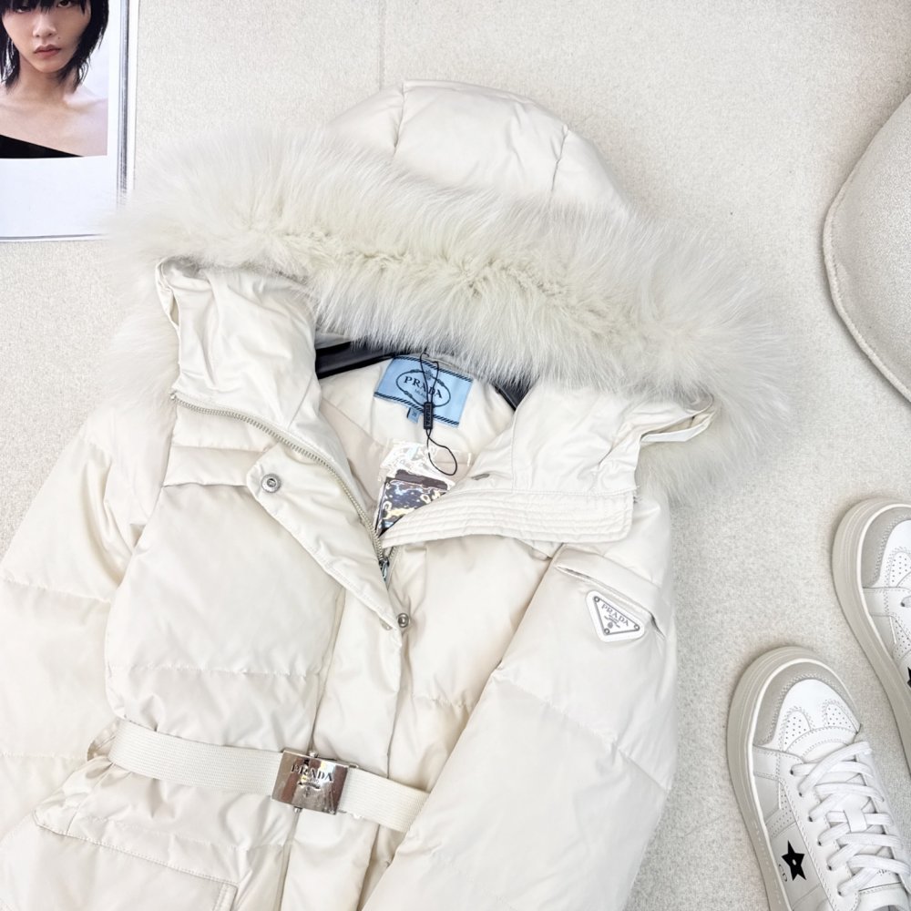 Down jacket female, collar hood of fox fur фото 6