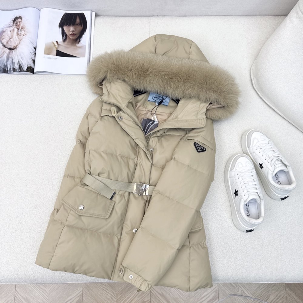 Пуховик женский, воротник капюшона из лисьего меха фото 6