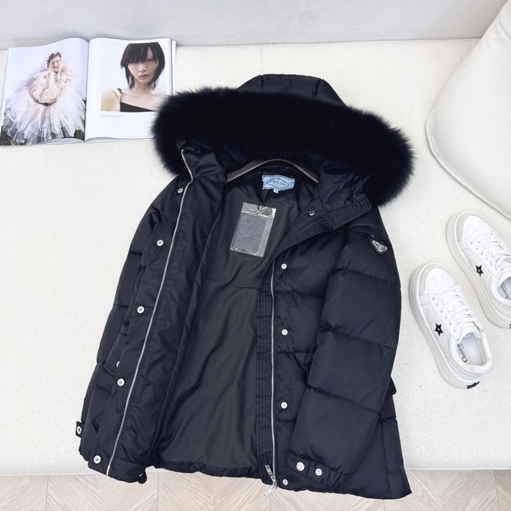 Down jacket female, collar hood of fox fur фото 6