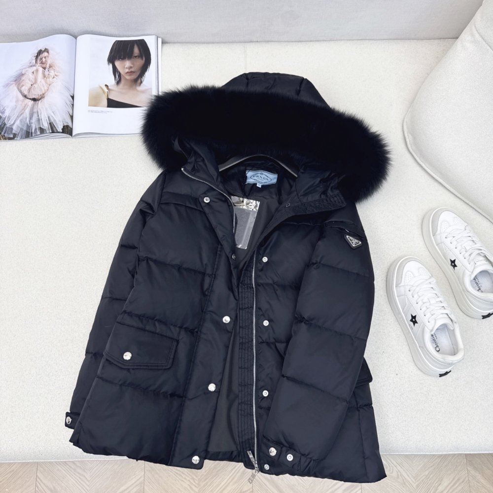 Down jacket female, collar hood of fox fur фото 7